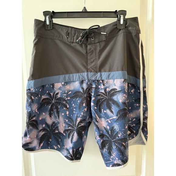 Quicksilver Mens Camo Board‎ Shorts Size 32 Pre Owned - Picture 1 of 5
